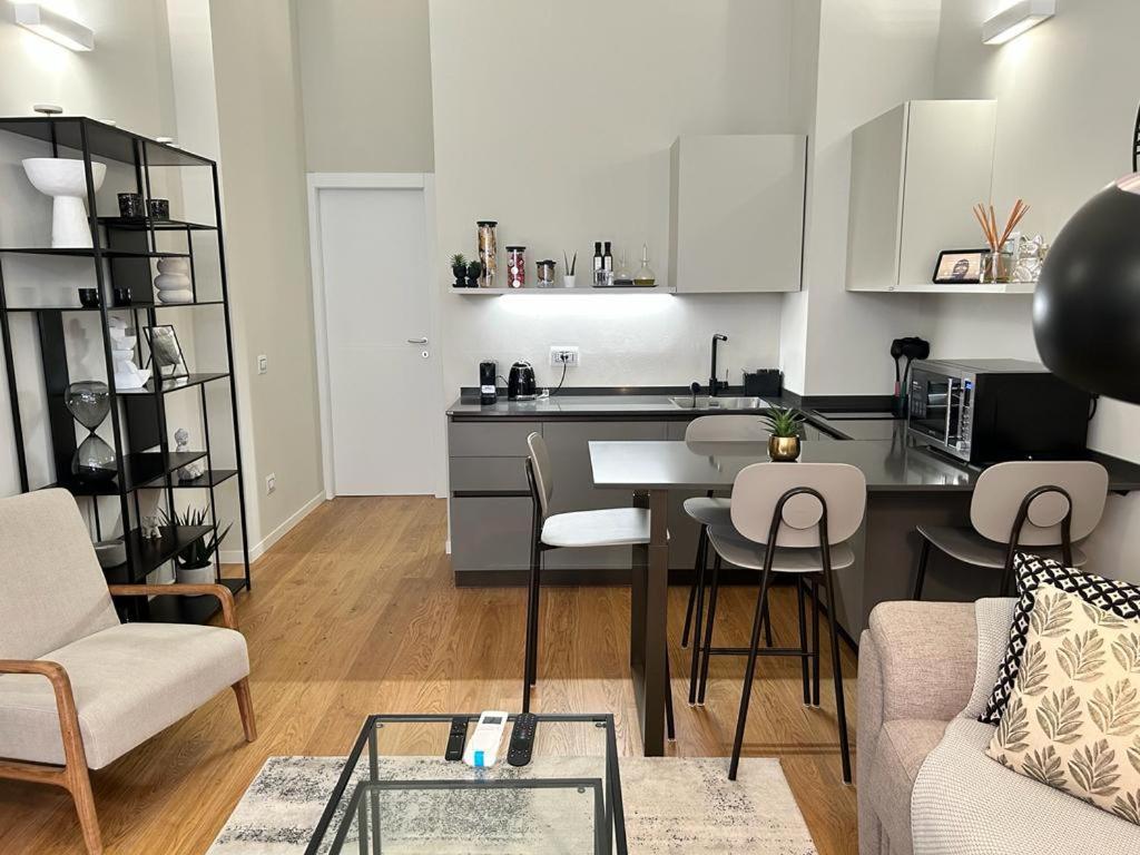 "Mel'S House" - Duomo District - Milano Centro - Universita Экстерьер фото
